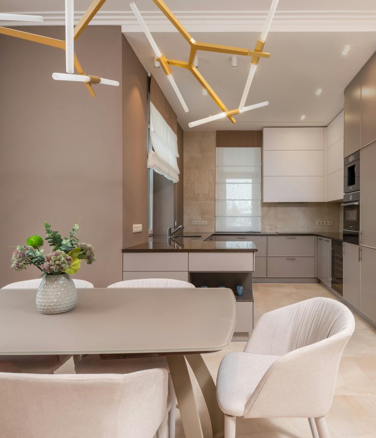 Muebles de Interiores y Exteriores con Diseños Exclusivos: Eleva Tu Espacio con OutfitHome